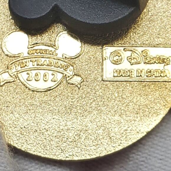 Disney Parks WDW Mickey Mouse & EPCOT Enamel Circle of Flags Pin ERROR Pin - Picture 7 of 10